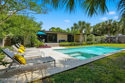 948 Old Grove Manor Jacksonville FL 32207