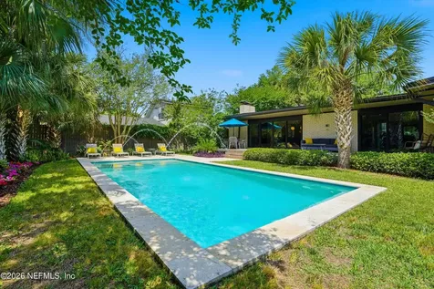 948 Old Grove Manor Jacksonville FL 32207