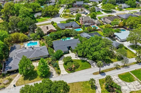 948 Old Grove Manor Jacksonville FL 32207
