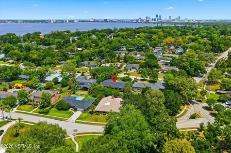 948 Old Grove Manor Jacksonville FL 32207