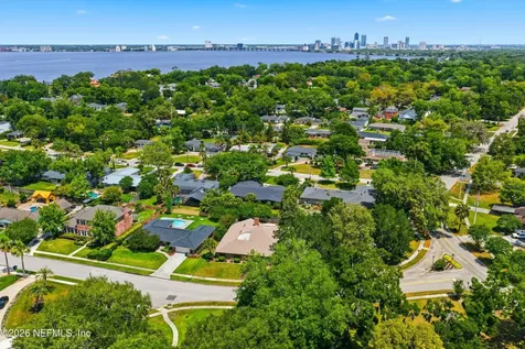 948 Old Grove Manor Jacksonville FL 32207