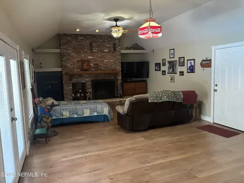 177 Central Avenue San Mateo FL 32187
