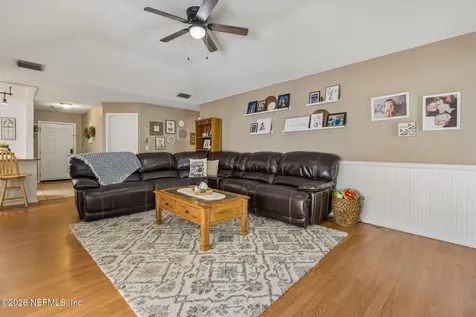 1033 Whirlaway Circle N Jacksonville FL 32218