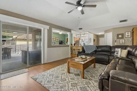 1033 Whirlaway Circle N Jacksonville FL 32218