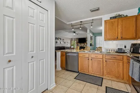 1033 Whirlaway Circle N Jacksonville FL 32218