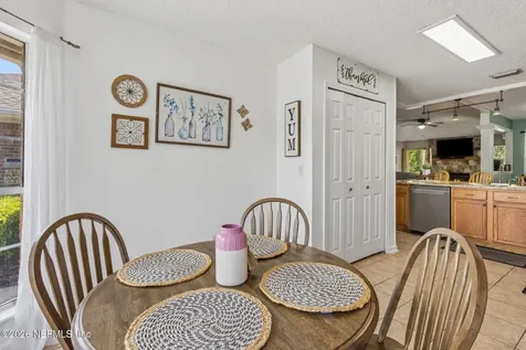 1033 Whirlaway Circle N Jacksonville FL 32218