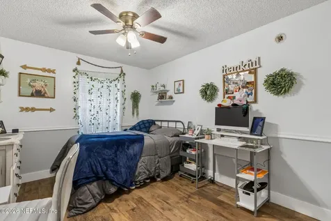 1033 Whirlaway Circle N Jacksonville FL 32218