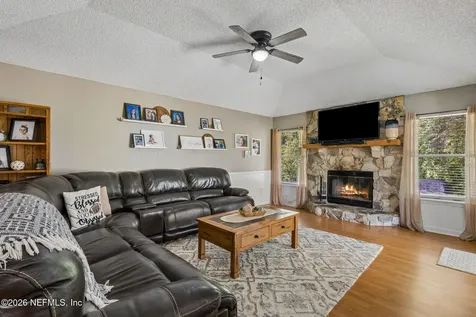 1033 Whirlaway Circle N Jacksonville FL 32218