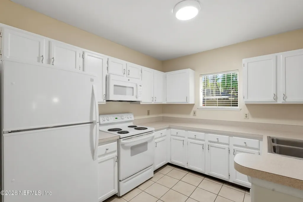 1800 The Greens Way Jacksonville Beach FL 32250