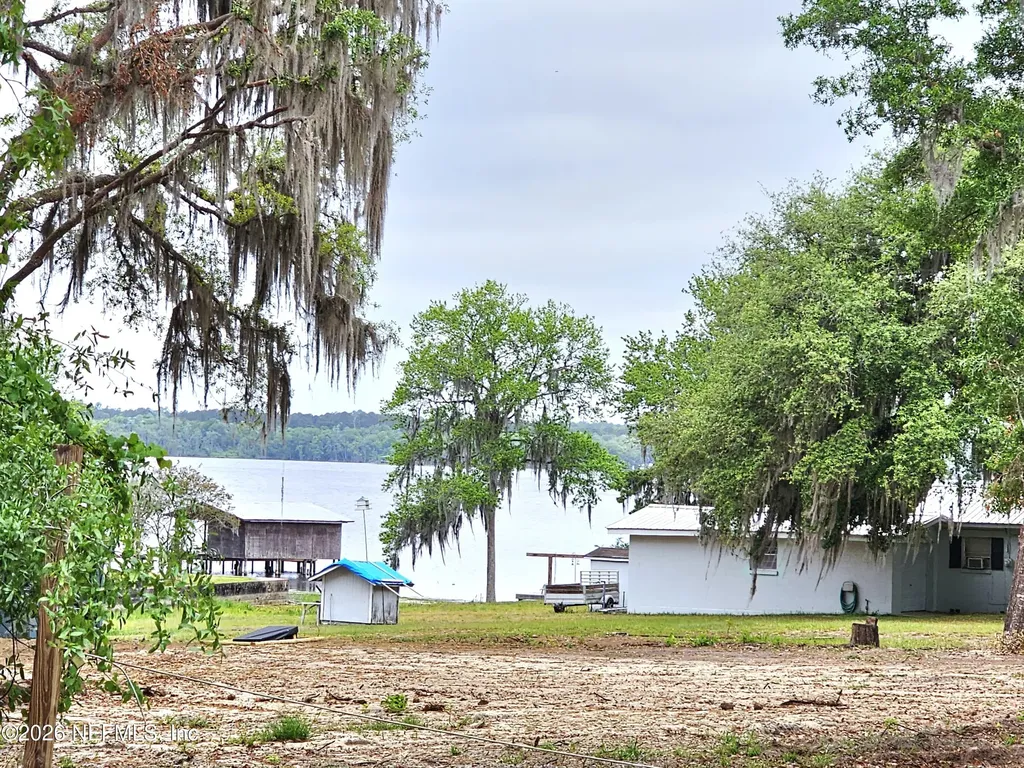 302 Rainbow Drive Florahome FL 32140