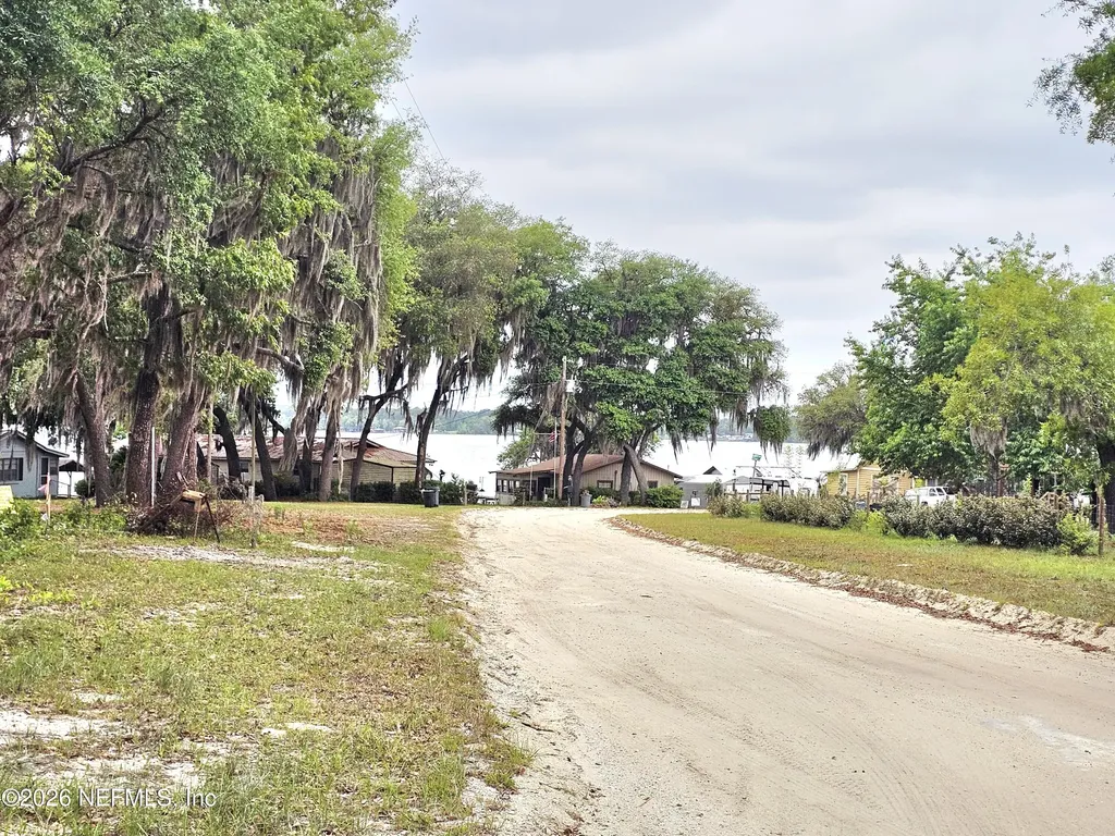 302 Rainbow Drive Florahome FL 32140
