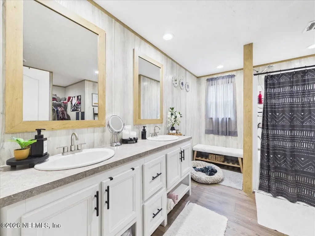 121 Janet Drive Hollister FL 32147