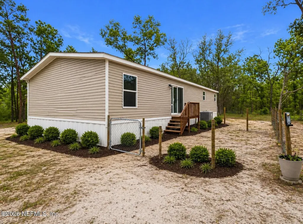 121 Janet Drive Hollister FL 32147