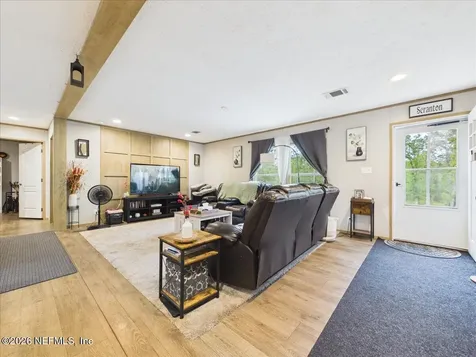 121 Janet Drive Hollister FL 32147