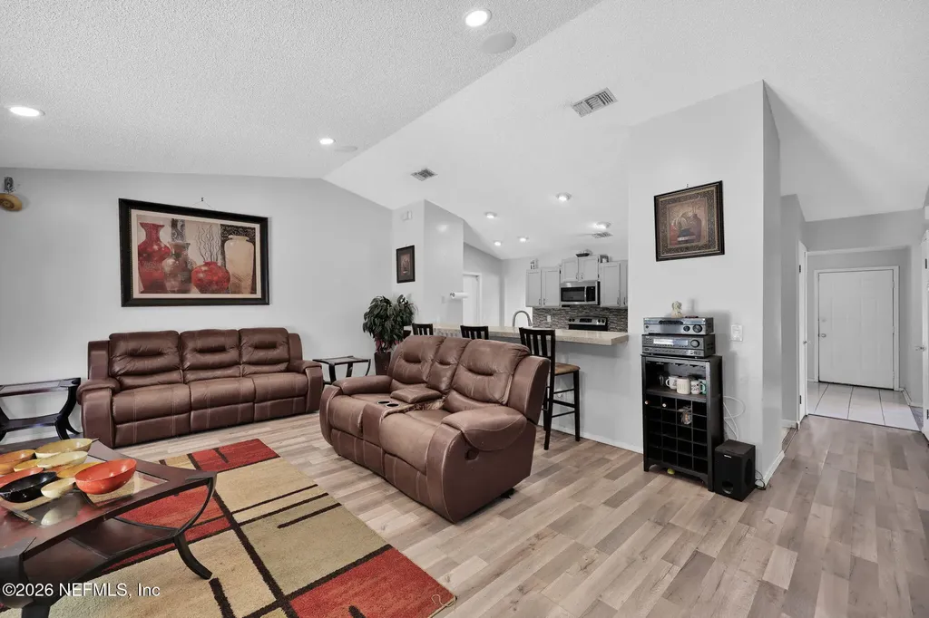 6420 Diamond Leaf Court N Jacksonville FL 32244