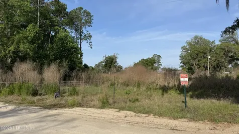 427 N West Street Interlachen FL 32148