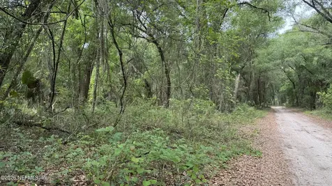 427 N West Street Interlachen FL 32148