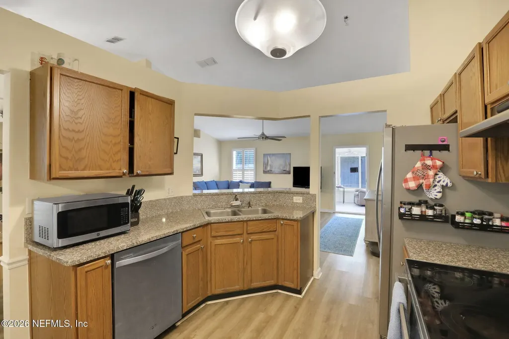 2010 Las Brisas Way W Jacksonville FL 32224