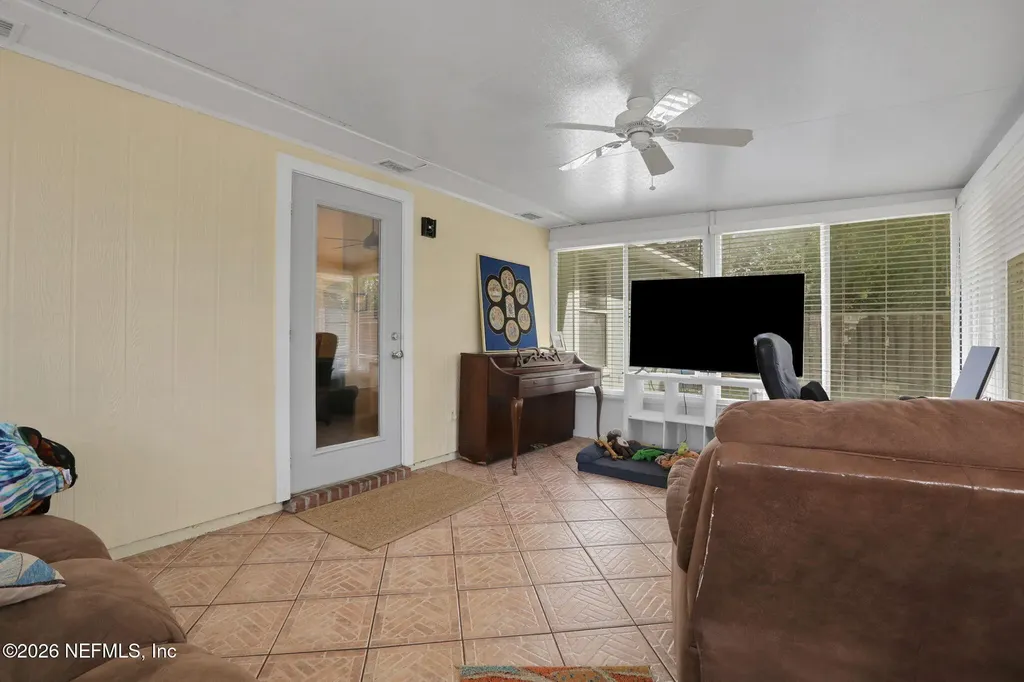 2010 Las Brisas Way W Jacksonville FL 32224