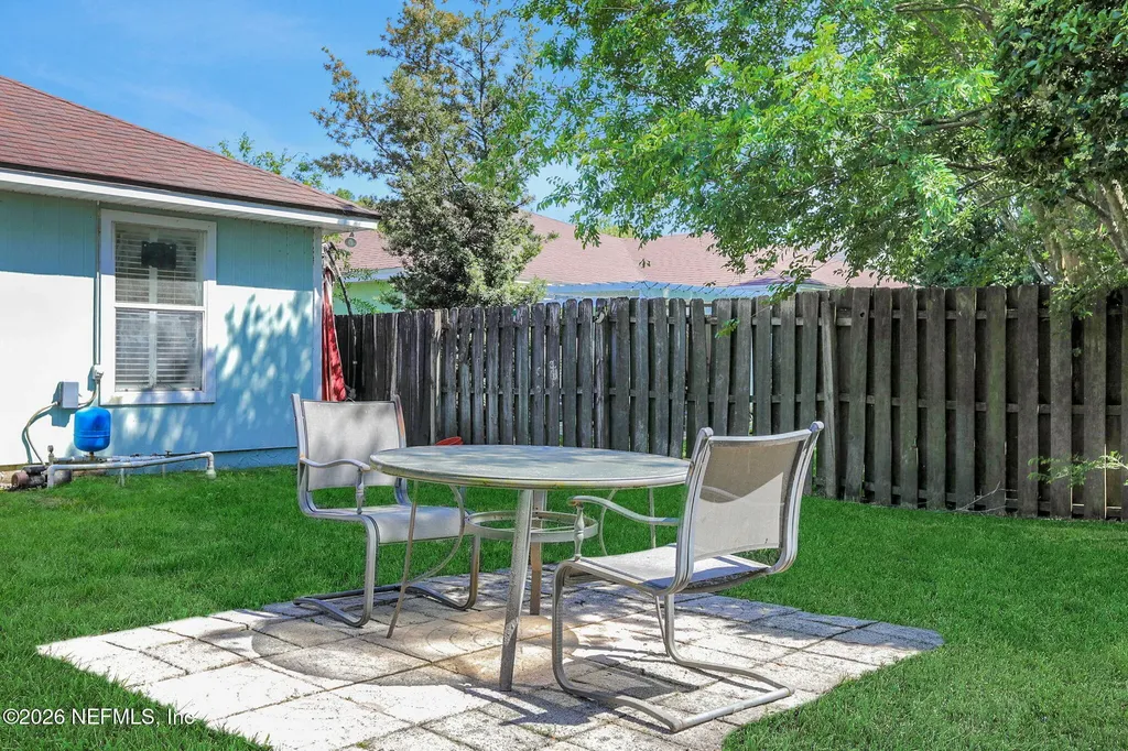 2010 Las Brisas Way W Jacksonville FL 32224