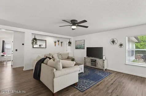 1472 Dunns Lake Drive Jacksonville FL 32218