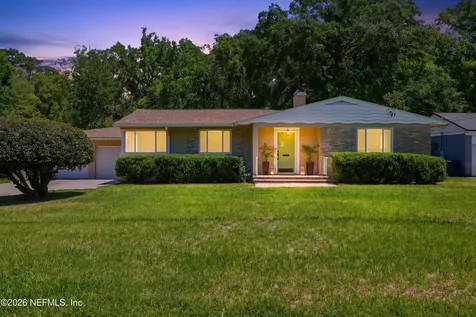 4239 Peachtree Circle E Jacksonville FL 32207