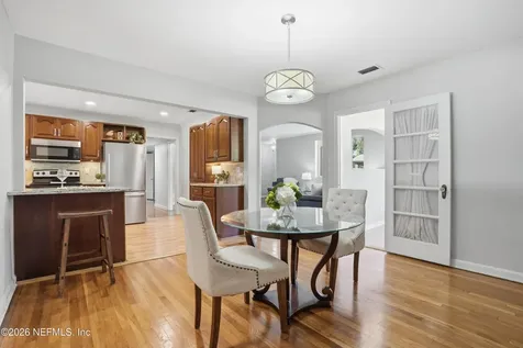 4239 Peachtree Circle E Jacksonville FL 32207
