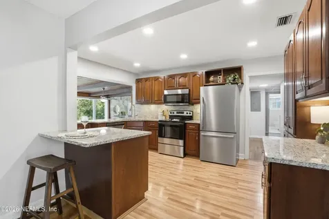 4239 Peachtree Circle E Jacksonville FL 32207