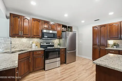 4239 Peachtree Circle E Jacksonville FL 32207