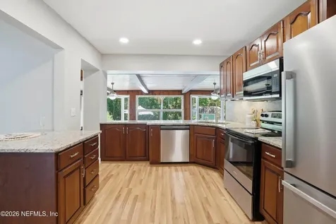 4239 Peachtree Circle E Jacksonville FL 32207