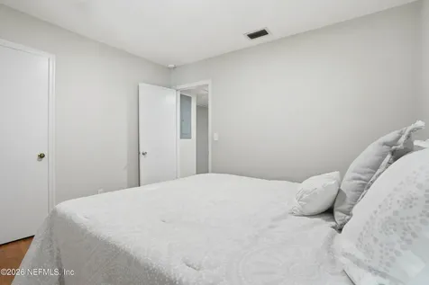 4239 Peachtree Circle E Jacksonville FL 32207