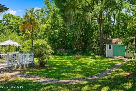 4239 Peachtree Circle E Jacksonville FL 32207