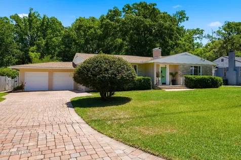 4239 Peachtree Circle E Jacksonville FL 32207