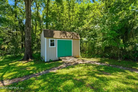 4239 Peachtree Circle E Jacksonville FL 32207