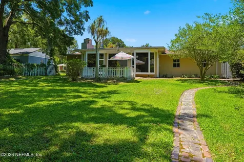 4239 Peachtree Circle E Jacksonville FL 32207