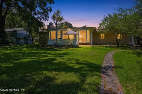 4239 Peachtree Circle E Jacksonville FL 32207
