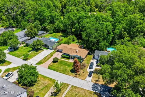 4239 Peachtree Circle E Jacksonville FL 32207