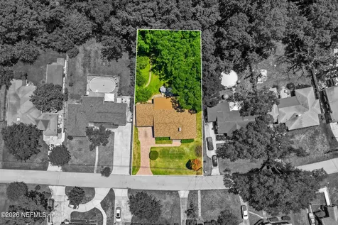 4239 Peachtree Circle E Jacksonville FL 32207