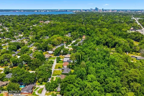 4239 Peachtree Circle E Jacksonville FL 32207