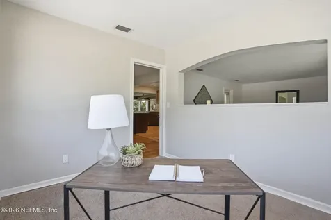 4239 Peachtree Circle E Jacksonville FL 32207