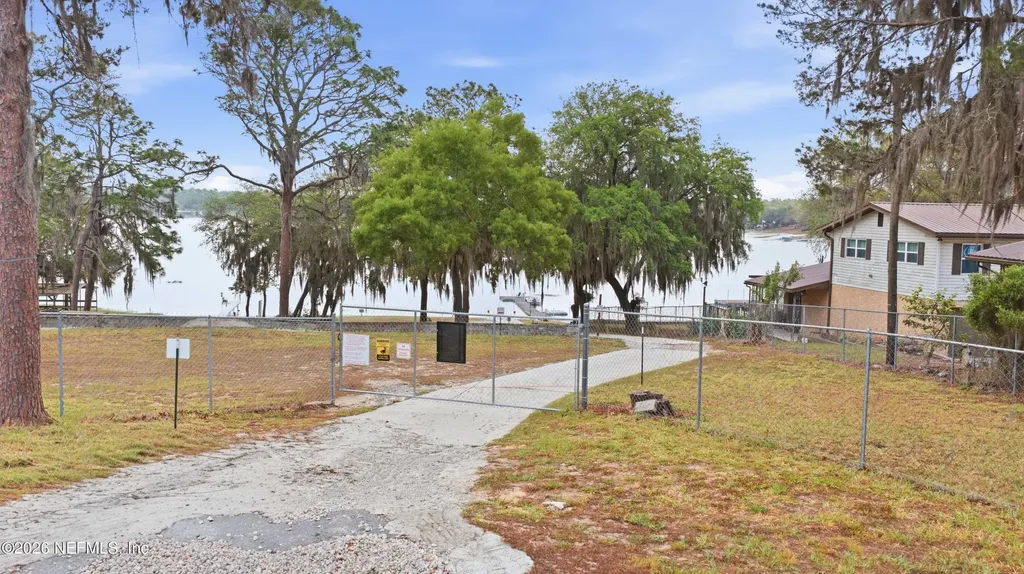363 SE 72nd Street Starke FL 32091