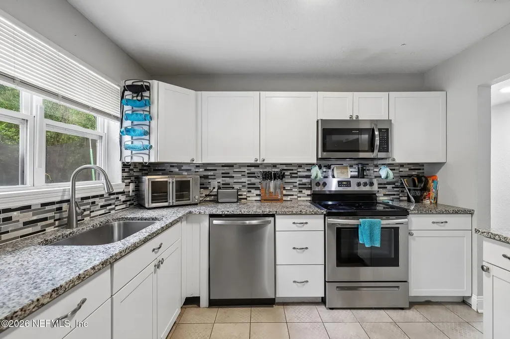 3218 Dalehurst Drive W Jacksonville FL 32277