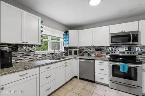 3218 Dalehurst Drive W Jacksonville FL 32277