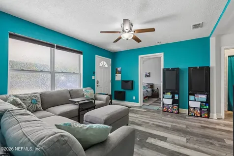 3218 Dalehurst Drive W Jacksonville FL 32277