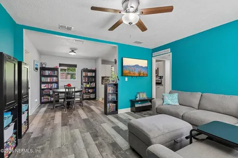 3218 Dalehurst Drive W Jacksonville FL 32277