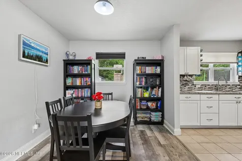 3218 Dalehurst Drive W Jacksonville FL 32277