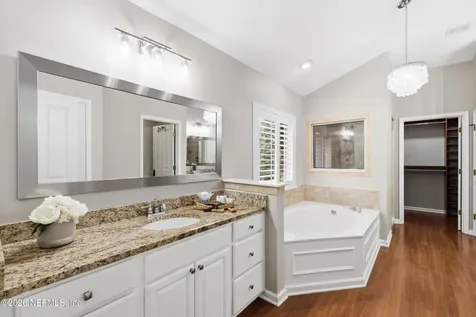 1124 Victory Lake Dr. Drive Jacksonville FL 32221