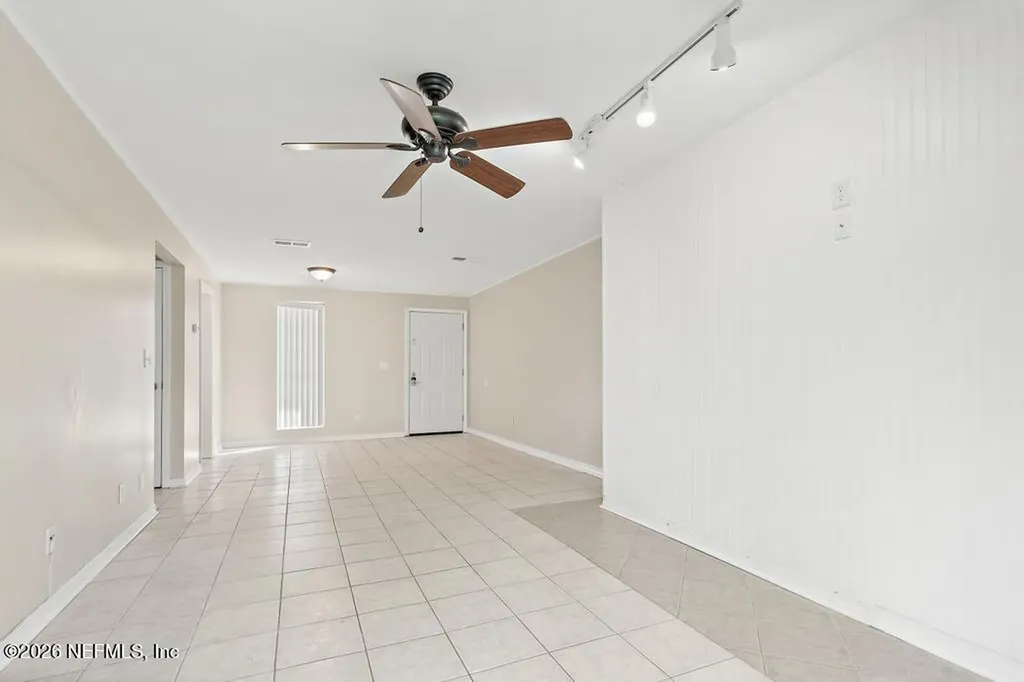 1618 El Camino Road Jacksonville FL 32216
