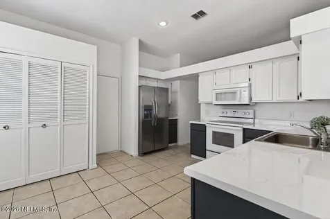 2032 Street Martins Drive W Jacksonville FL 32246