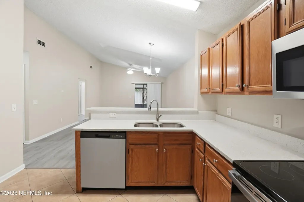 8761 Pinevalley Lane Jacksonville FL 32244